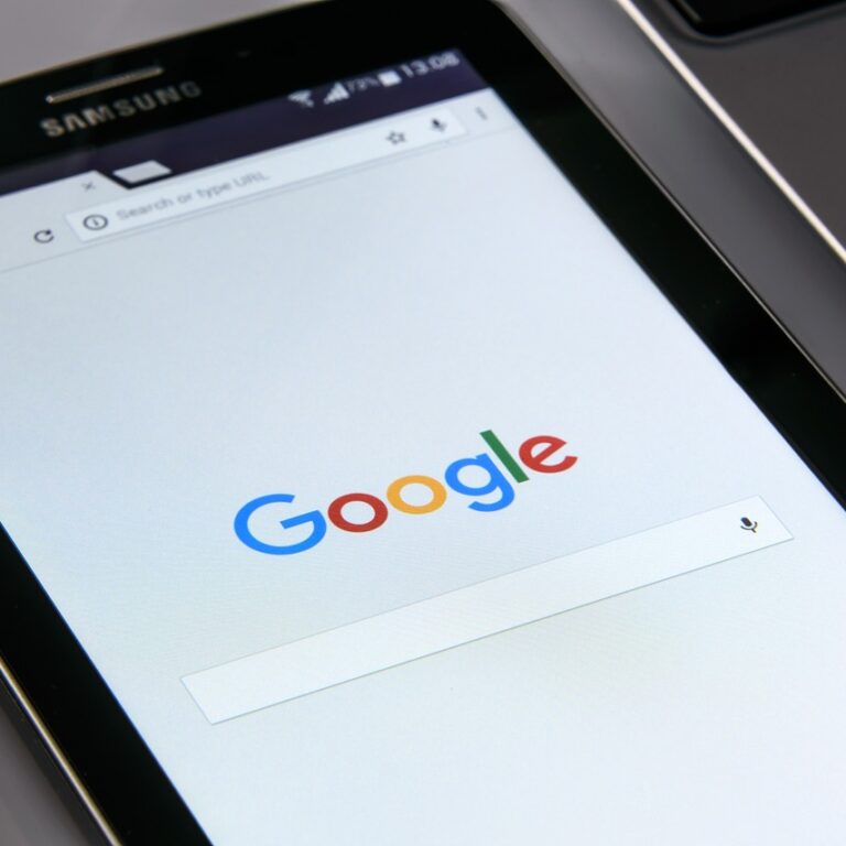 google on your smartphone, search engine, internet-1796337.jpg