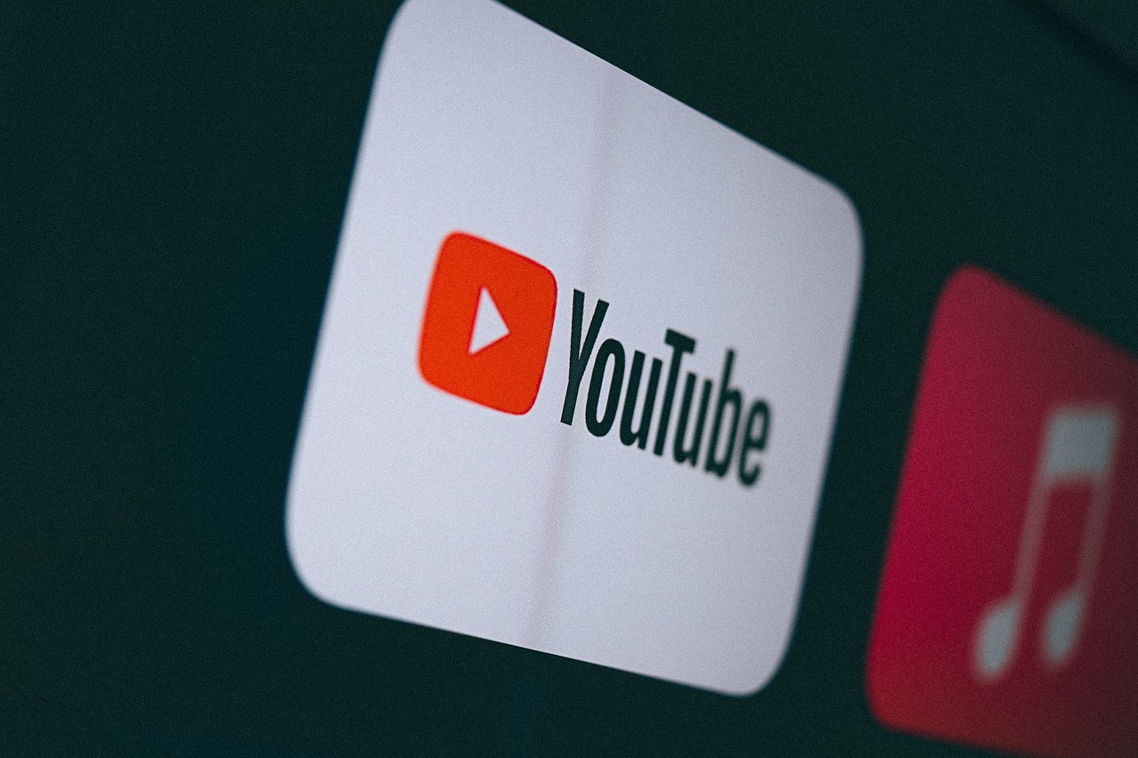 Cómo Vivir de YouTube en 2025: Monetiza tu Pasión